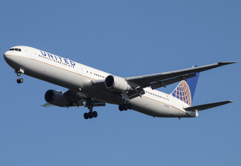 Photo of N67052 - United Airlines Boeing 767-400ER at IAD on AeroXplorer Aviation Database