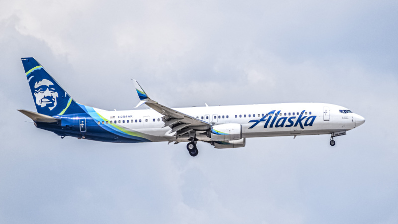 Photo of N284AK - Alaska Airlines Boeing 737-900ER at DEN on AeroXplorer Aviation Database