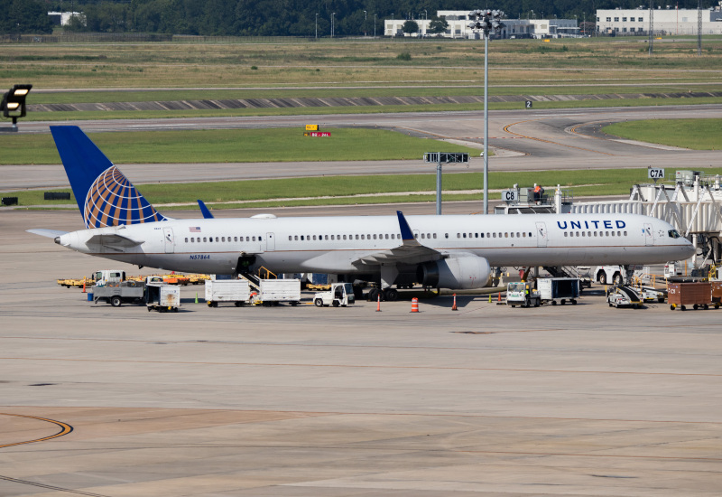 Photo of N57864 - United Airlines  Boeing 757-200 at IAH on AeroXplorer Aviation Database