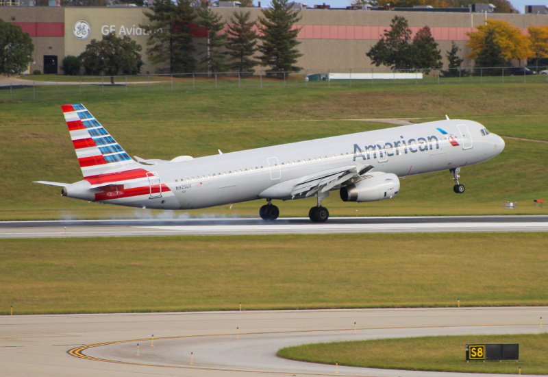 Photo of N925UY - American Airlines Airbus A321-200 at CVG on AeroXplorer Aviation Database