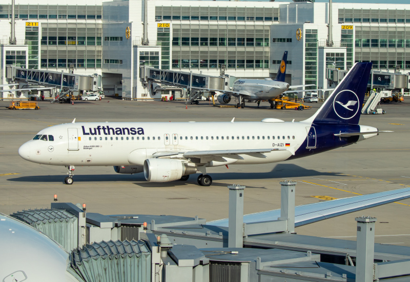 Photo of D-AIZI - Lufthansa Airbus A320 at MUC on AeroXplorer Aviation Database
