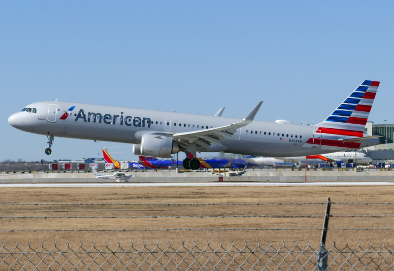 Photo of N404AN  - American Airlines Airbus A321NEO at AUS on AeroXplorer Aviation Database