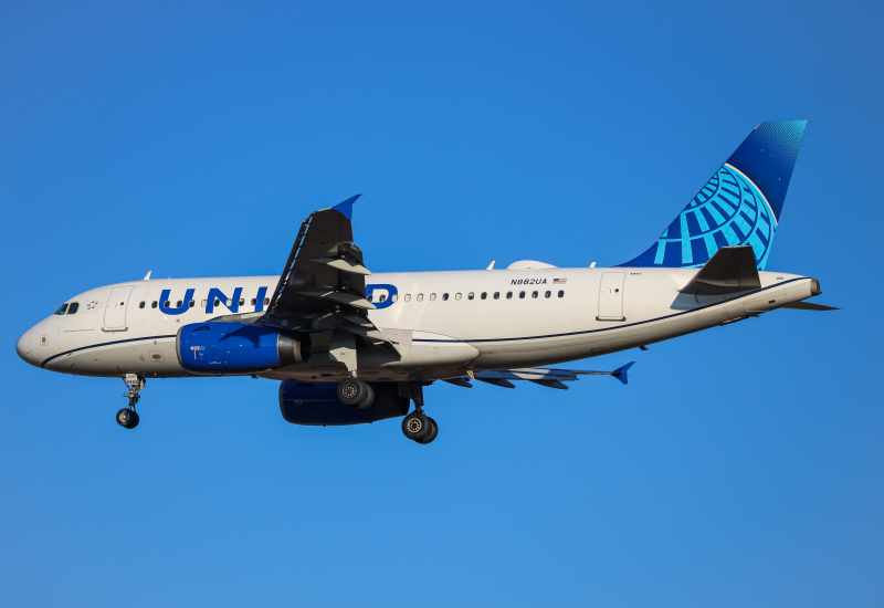 Photo of N882UA - United Airlines Airbus A319 at IAD on AeroXplorer Aviation Database