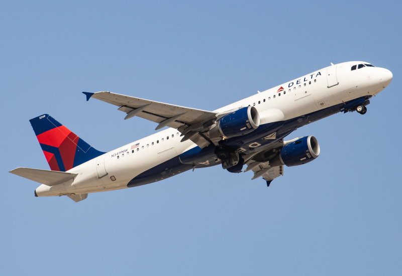 Photo of N349NW - Delta Airlines Airbus A320 at PHX on AeroXplorer Aviation Database