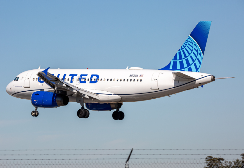 Photo of N812UA - United Airlines Airbus A319 at BWI on AeroXplorer Aviation Database