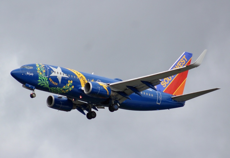 Photo of N727SW - Southwest Airlines Boeing 737-700 at SEA on AeroXplorer Aviation Database