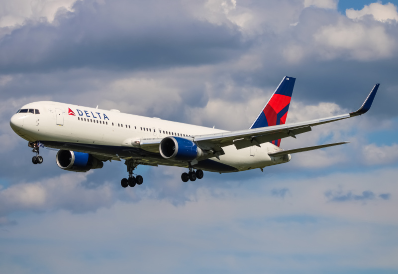 Photo of N178DZ - Delta Airlines Boeing 767-300 at BWI on AeroXplorer Aviation Database