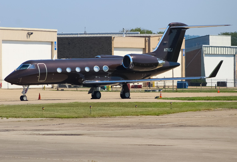 Photo of N76EJ - Private Gulfstream G-IV at LUK on AeroXplorer Aviation Database