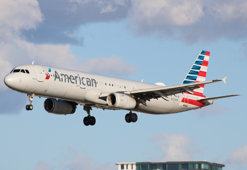 Photo of N523UW - American Airlines Airbus A321-200 at SAN on AeroXplorer Aviation Database