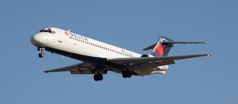 Photo of N970AT - Delta Airlines Boeing 717-200 at BWI on AeroXplorer Aviation Database