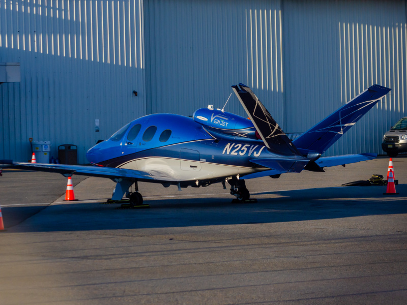 Photo of N25VJ  - VeriJet Cirrus Vision SF50 at EWR on AeroXplorer Aviation Database
