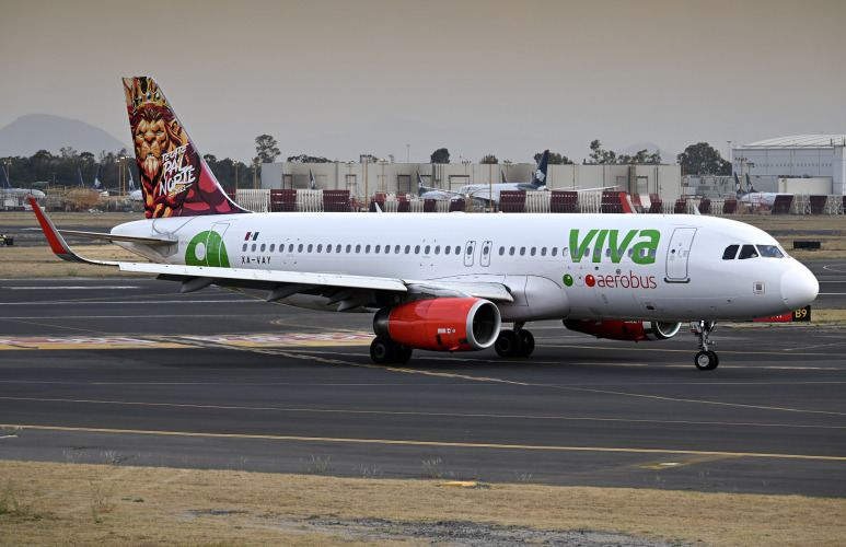 Photo of XA-VAY - VivaAerobus Airbus A320 at MEX on AeroXplorer Aviation Database