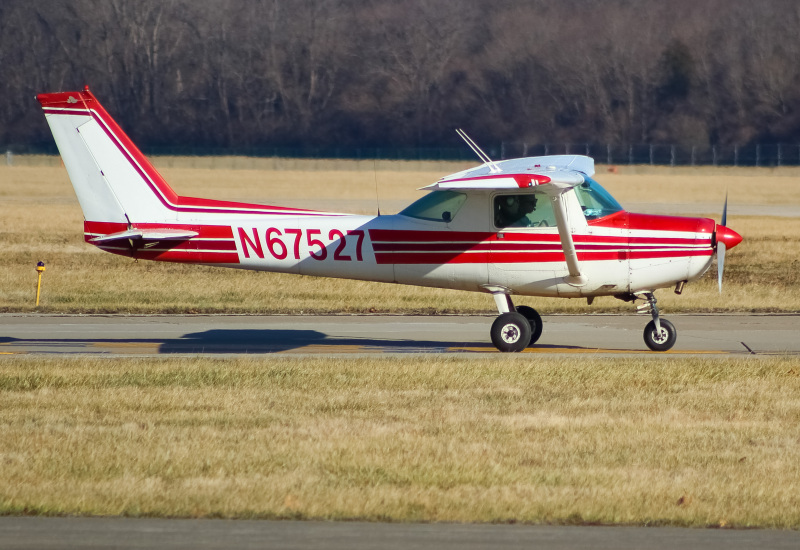 Photo of N67527 - PRIVATE  Cessna 152 at LUK on AeroXplorer Aviation Database