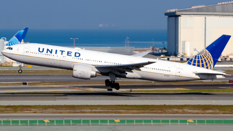 Photo of N77019 - United Airlines Boeing 777-200ER at SFO on AeroXplorer Aviation Database