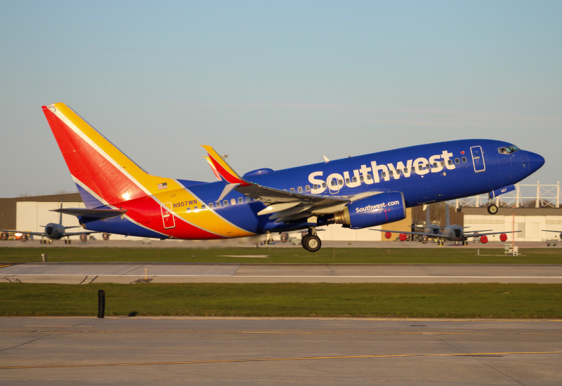 Photo of N907WN - Southwest Airlines Boeing 737-700 at MKE on AeroXplorer Aviation Database