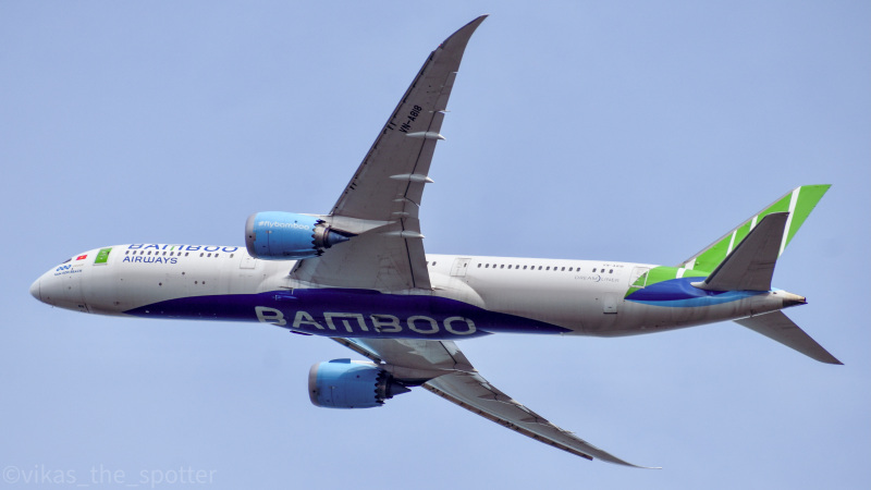 Photo of VN-A818 - Bamboo Airways Boeing 787-9 at SIN on AeroXplorer Aviation Database