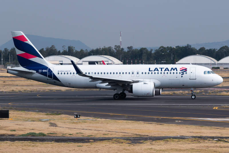 Photo of CC-BHC - LATAM Airbus A320NEO at MEX on AeroXplorer Aviation Database