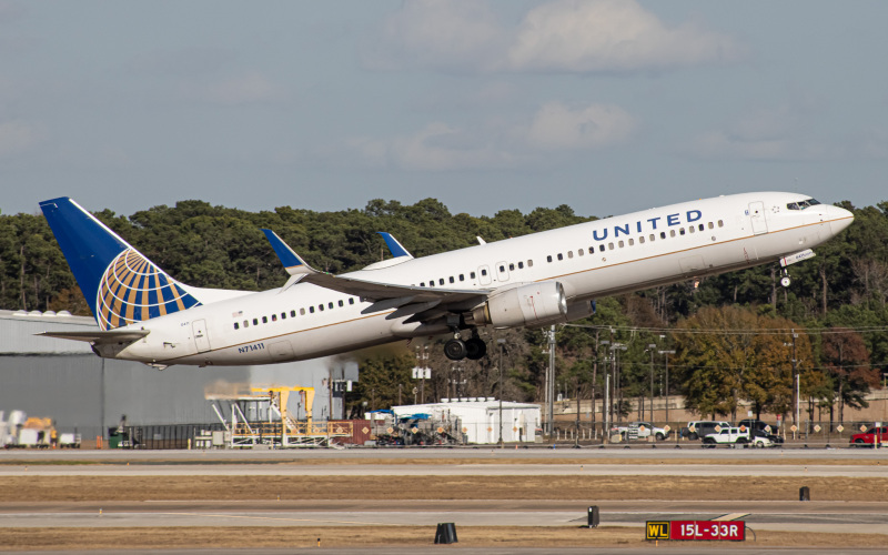 Photo of N71411 - United Airlines Boeing 737-900 at IAH on AeroXplorer Aviation Database