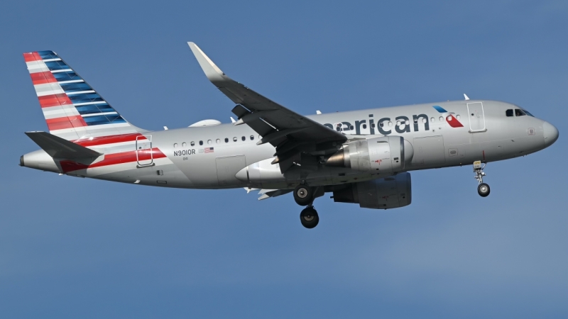 Photo of N9010R - American Airlines Airbus A319 at MCO on AeroXplorer Aviation Database