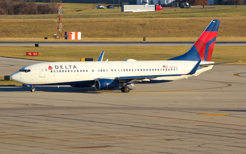 Photo of N3741S - Delta Airlines Boeing 737-800 at CVG on AeroXplorer Aviation Database