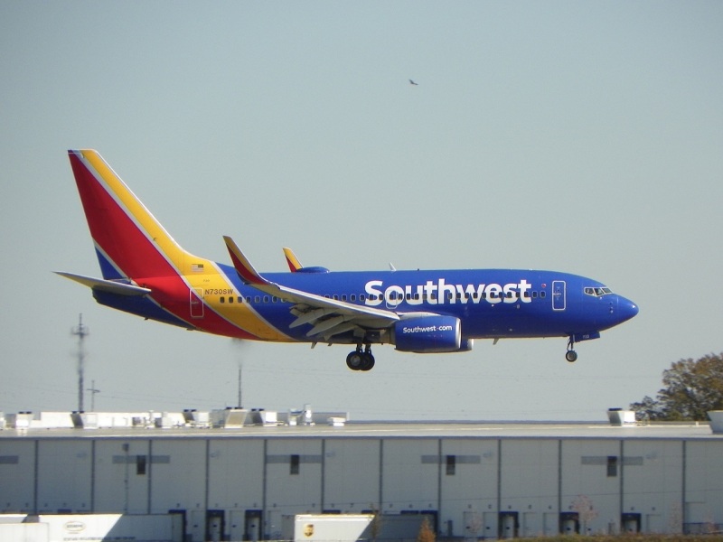 Photo of N730SW - Southwest Airlines Boeing 737-700 at CVG on AeroXplorer Aviation Database