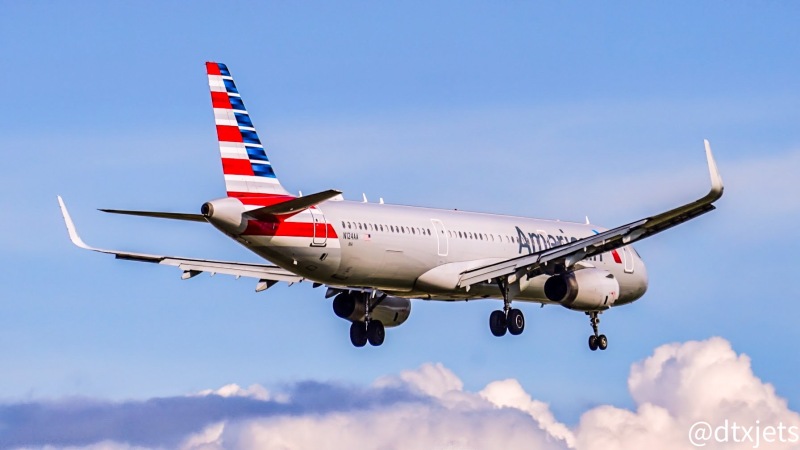 Photo of N124AA - American Airlines Airbus A321-200 at DFW on AeroXplorer Aviation Database