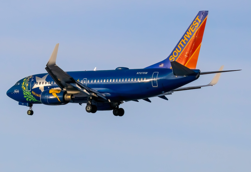 Photo of N727SW - Southwest Airlines Boeing 737-700 at BOI on AeroXplorer Aviation Database