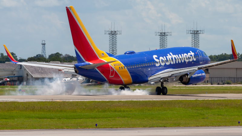 Photo of N7725A - Southwest Airlines Boeing 737-700 at HOU on AeroXplorer Aviation Database