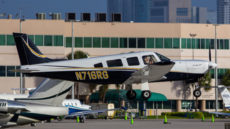 Photo of N716RG - PRIVATE Piper PA32  at FLL on AeroXplorer Aviation Database