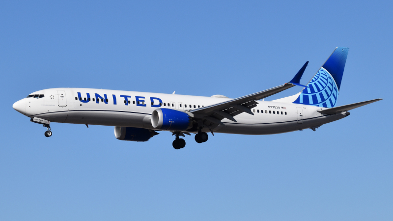 Photo of N37528 - United Airlines Boeing 737 MAX 9 at LAS on AeroXplorer Aviation Database