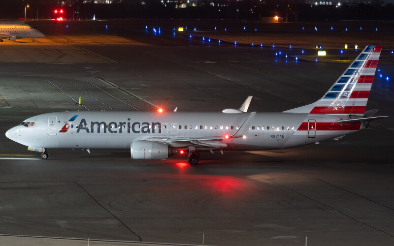 Photo of N971AN - American Airlines Boeing 737-800 at CMH on AeroXplorer Aviation Database