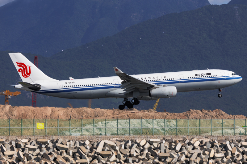 Photo of B-6525 - Air China Airbus A330-300 at HKG on AeroXplorer Aviation Database