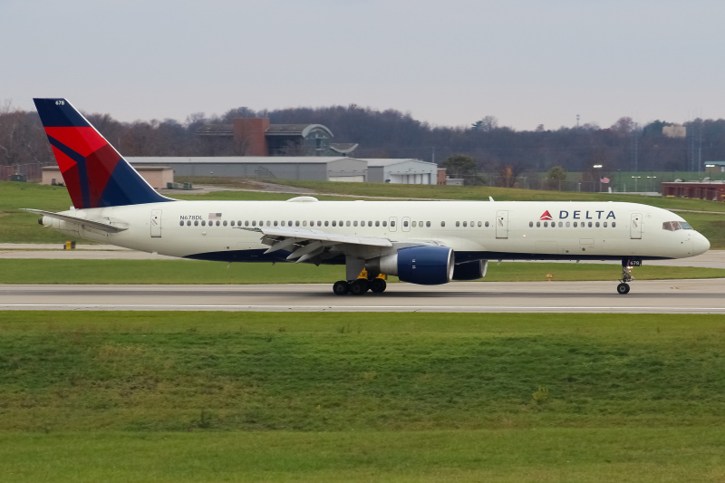 Photo of N678DL - Delta Airlines Boeing 757-200 at CVG on AeroXplorer Aviation Database