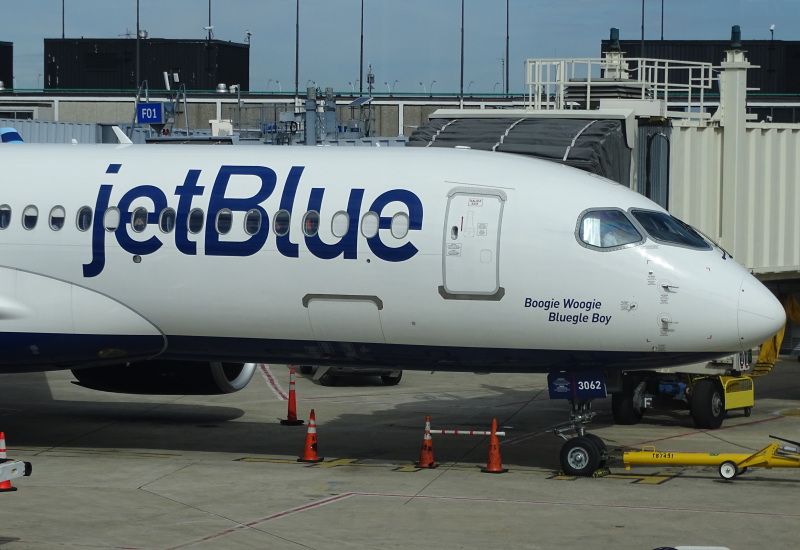 Photo of N3062J - JetBlue Airways Airbus A220-300 at ORD on AeroXplorer Aviation Database