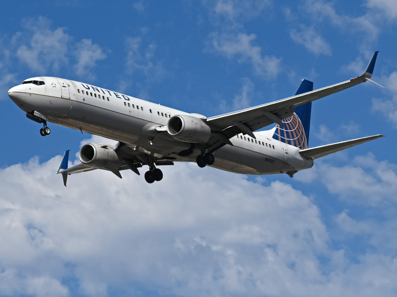 Photo of N61887 - United Airlines Boeing 737-900ER at SAN on AeroXplorer Aviation Database
