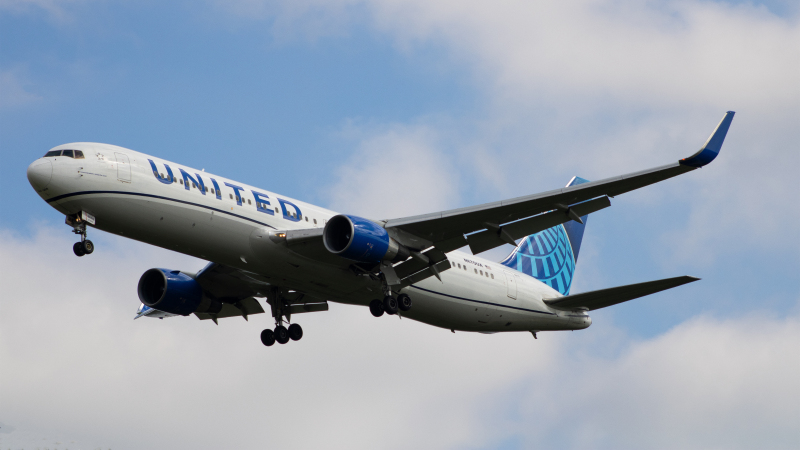 Photo of N670UA - United Airlines Boeing 767-300ER at IAD on AeroXplorer Aviation Database