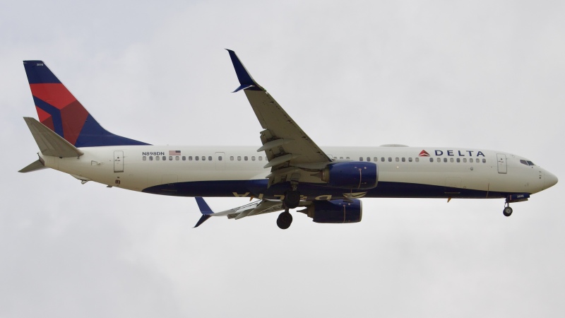 Photo of N898DN - Delta Airlines Boeing 737-900ER at IAH on AeroXplorer Aviation Database