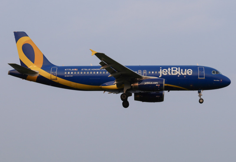Photo of N775JB - JetBlue Airways Airbus A320 at KDCA on AeroXplorer Aviation Database