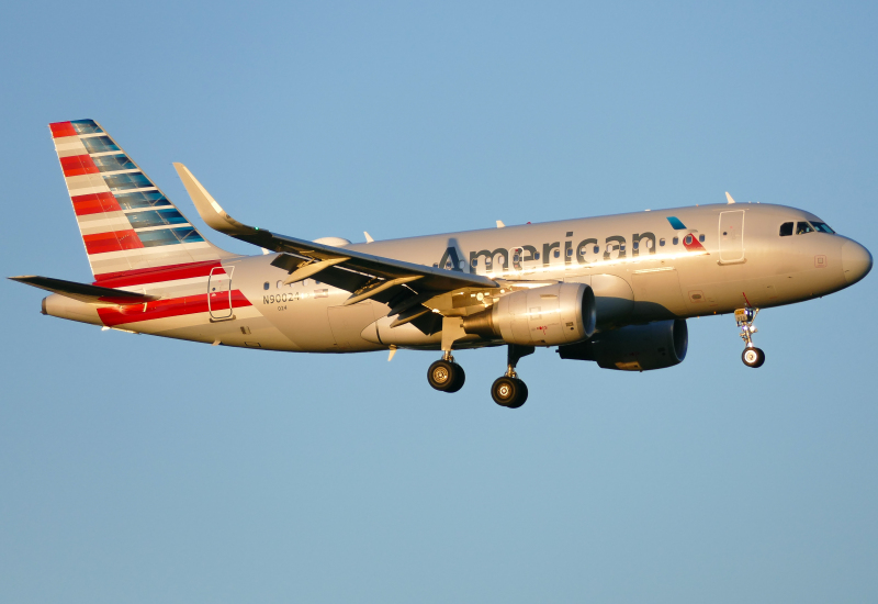 Photo of N90024 - American Airlines Airbus A319 at AUS on AeroXplorer Aviation Database