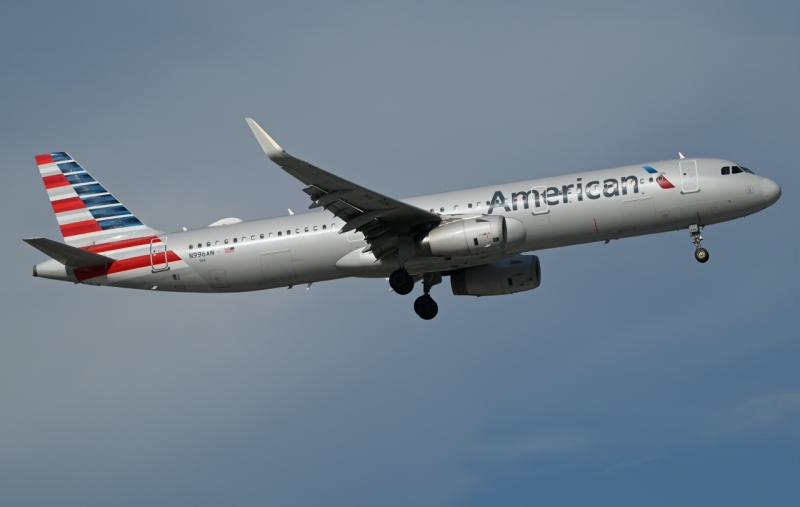 Photo of N996AN - American Airlines Airbus A321-200 at MCO on AeroXplorer Aviation Database