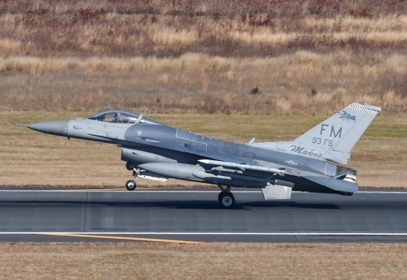 Photo of 88-0405 - USAF - United States Air Force General Dynamics F-16 Fighting Falcon at ACY on AeroXplorer Aviation Database