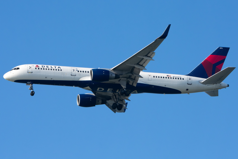 Photo of N722TW - Delta Airlines Boeing 757-200 at SFO on AeroXplorer Aviation Database