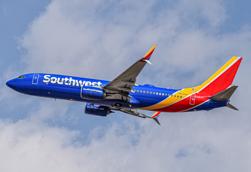 Photo of N8541W - Southwest Airlines Boeing 737-800 at DEN on AeroXplorer Aviation Database