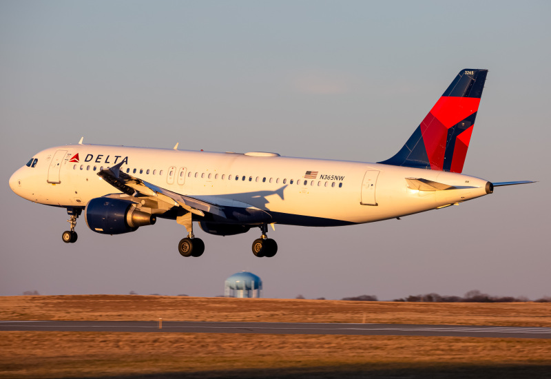Photo of N365NW - Delta Airlines Airbus A320 at BWI on AeroXplorer Aviation Database