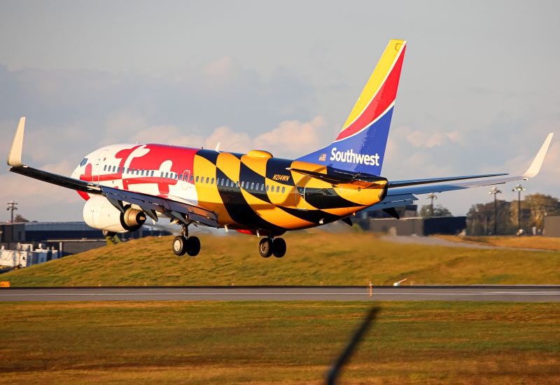 Photo of N214WN - Southwest Airlines Boeing 737-700 at Bwi on AeroXplorer Aviation Database