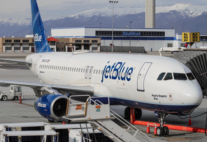 Photo of N565JB - JetBlue Airways Airbus A320 at SLC on AeroXplorer Aviation Database