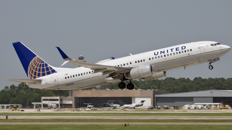 Photo of N78506 - United Airlines Boeing 737-800 at IAH on AeroXplorer Aviation Database