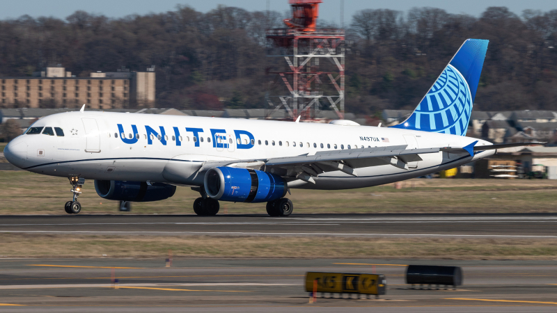 Photo of N497UA - United Airlines Airbus A320-200 at DCA on AeroXplorer Aviation Database