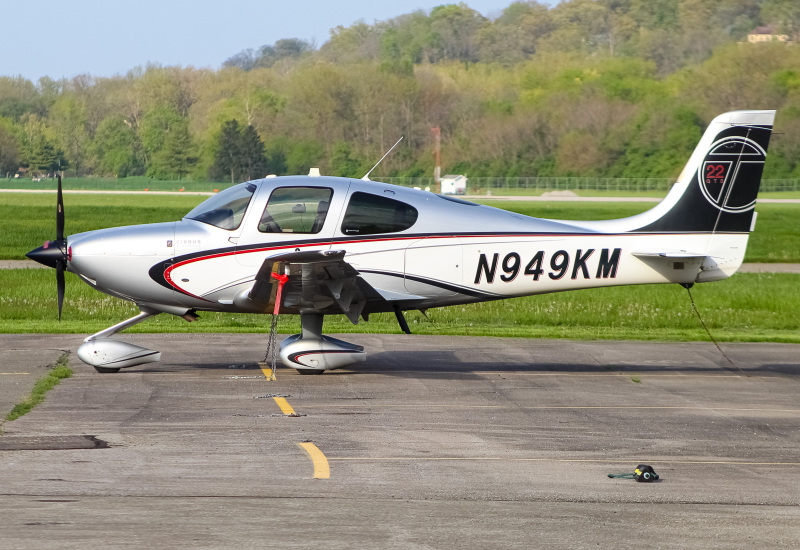 Photo of N949KM - PRIVATE  Cirrus SR-22 at LUK on AeroXplorer Aviation Database