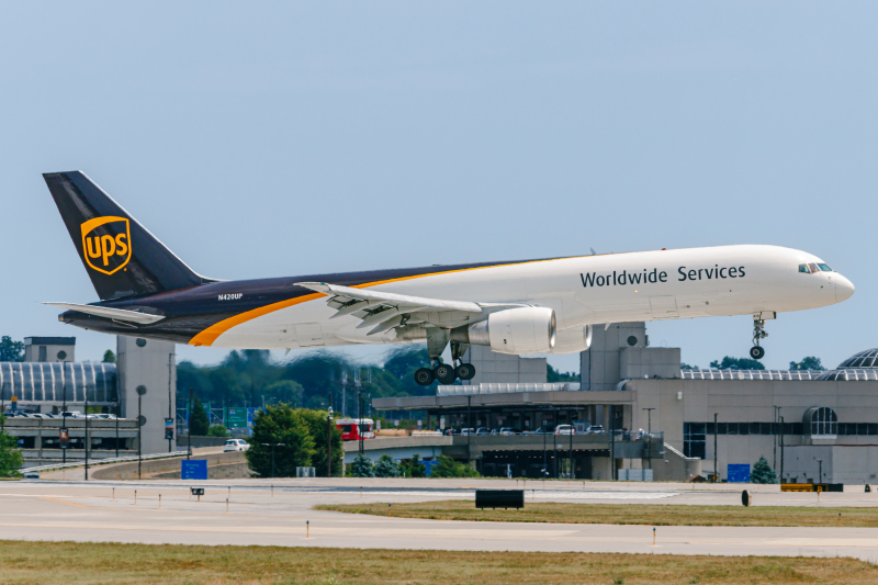Photo of N420UP - United Parcel Service Boeing 757-200F at SDF on AeroXplorer Aviation Database